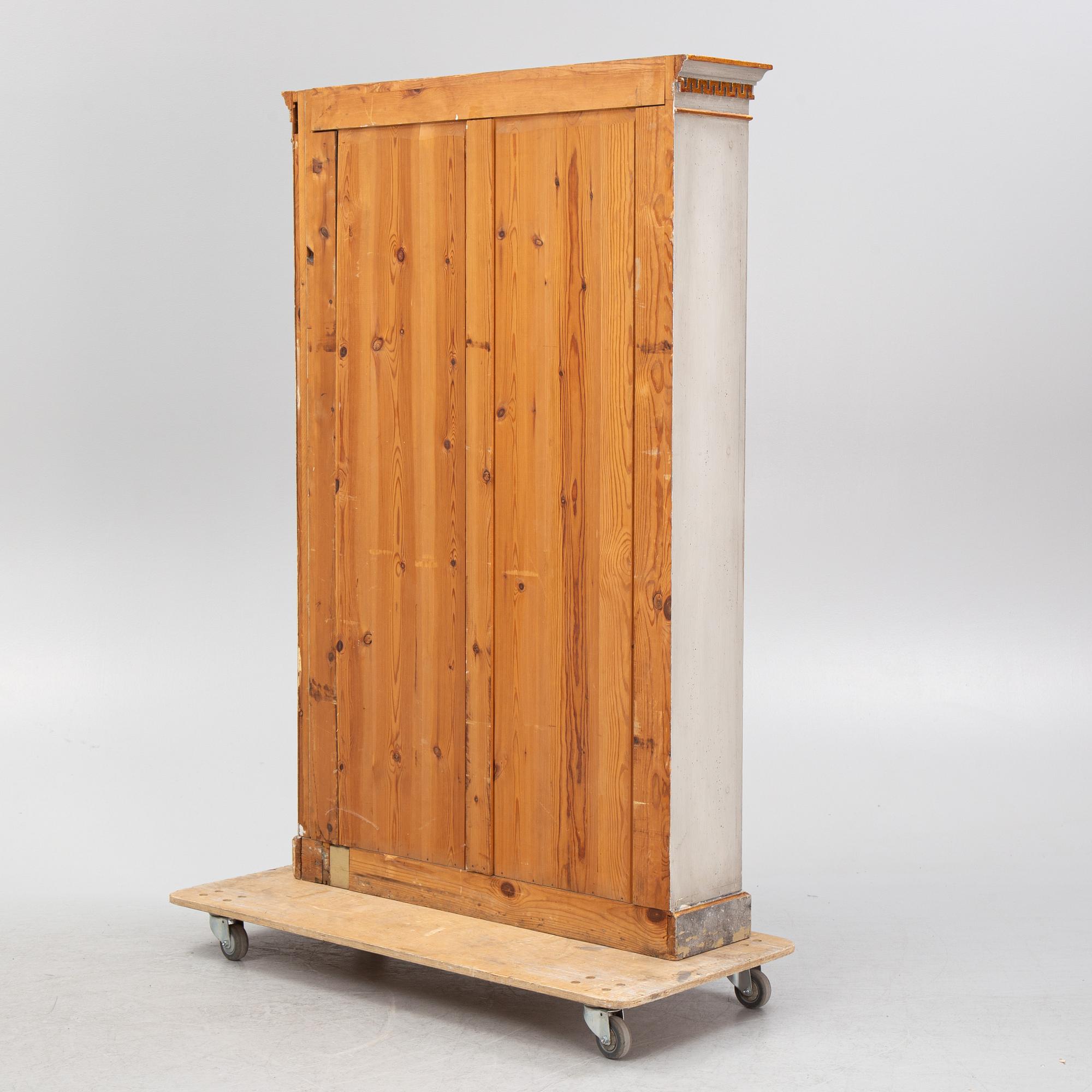 Bokhylla, gustaviansk stil, 1900-talets första hälft.