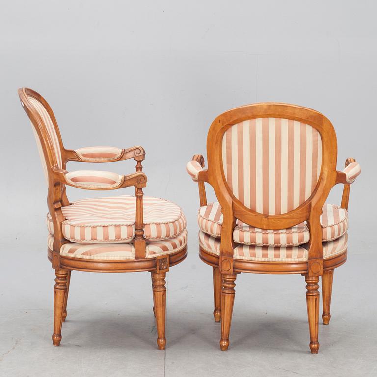 KARMSTOLAR, ett par, gustaviansk stil, 1900-talets mitt.