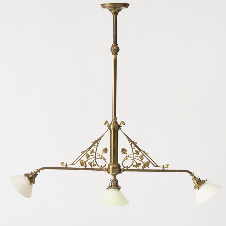 Taklampa, så kallad biljardlampa, jugend, tidigt 1900-tal.