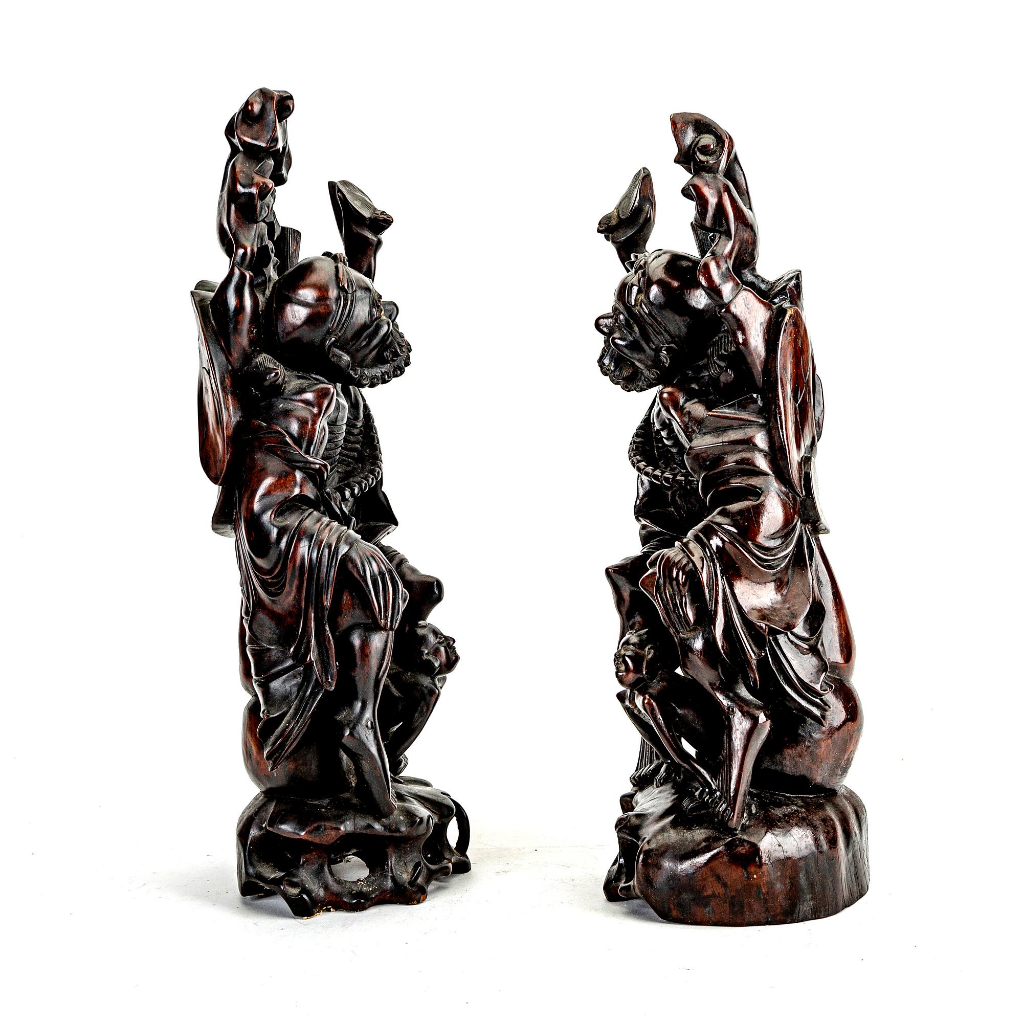 Skulpturer, ett par, trä. Japan, tidigt 1900-tal.