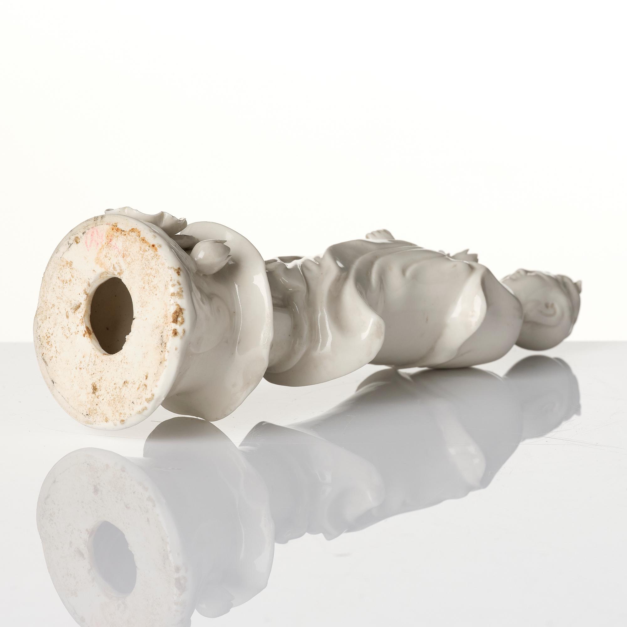 A blanc de Chine figure of a Guanyin, late Qing dynasty, 19th century.