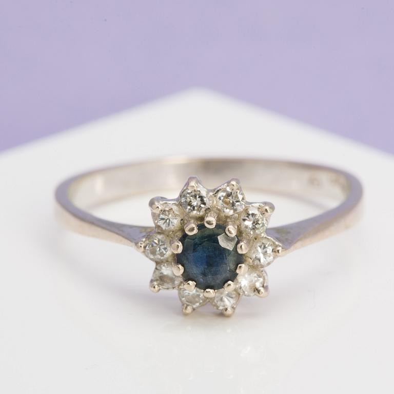 RING, med safir samt briljantslipade diamanter ca 0.25 ct.