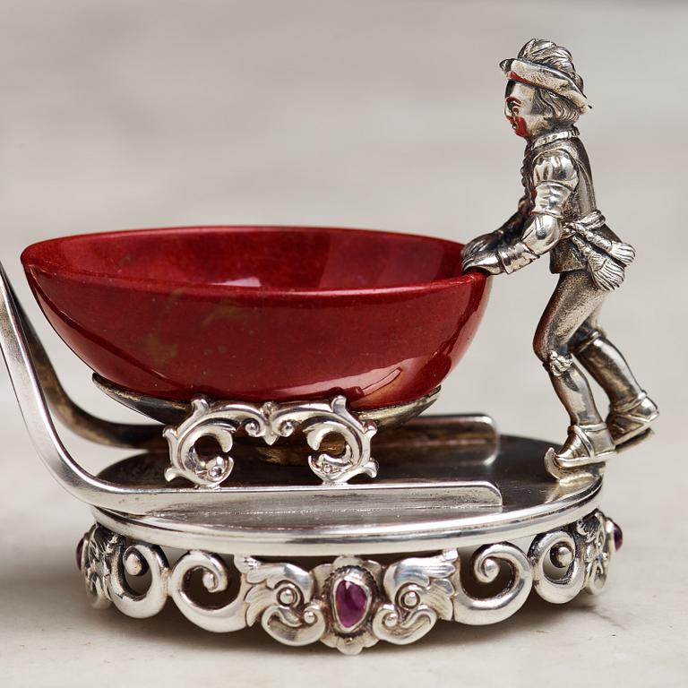A Fabergé purpurin and silver salt-cellar, workmaster Erik Kollin, St. Petersburg before 1896. Scratched inventory no.