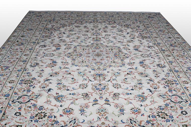 A CARPET, Kashan, signerad Kashan Frothan, ca 390 x 295 cm.