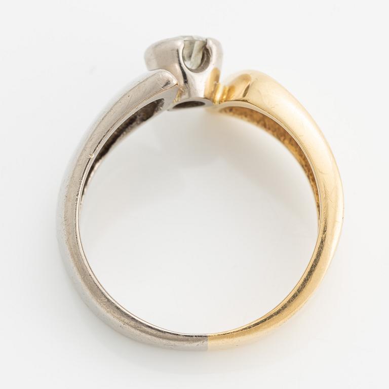 Ring 18K guld med en rund briljantslipad diamant.