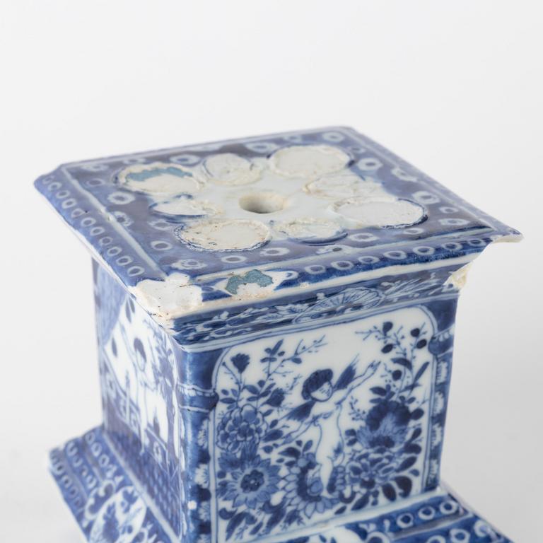 A blue and white fragment/base of a tulip vase, Qing dynasty, Qianlong (1736-95).