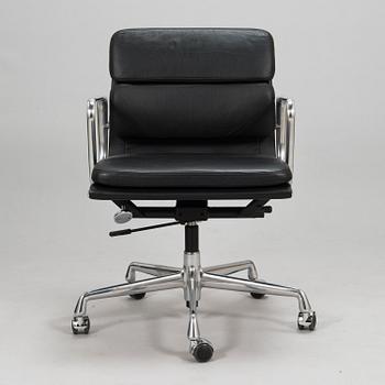 CHARLES & RAY EAMES, kontorsstol, "EA 217 Soft Pad Chair", Vitra.