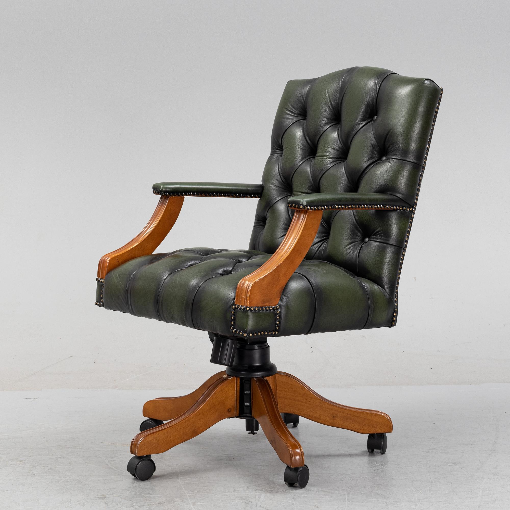 An English addjustable leather desk chair from 2006.
