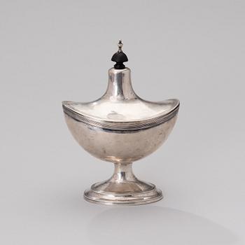 A SILVER SUGAR BOWL WITH LID, probably Portugal, Oporto ca 1790-1810.