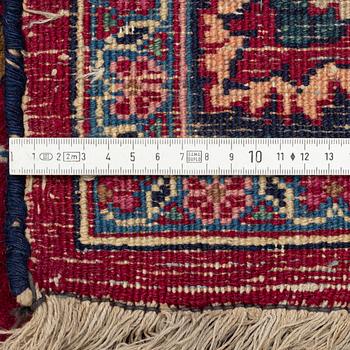 Matta, semiantik Meshed, signerad Saber, ca 460 x 152 cm.