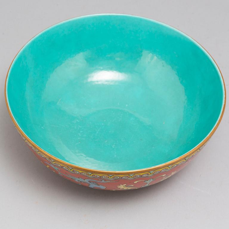 A chinese famille rose bowl, 20th century.