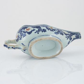 Two Chinese porcelain chargers and a sauceboat, Qing dynasty, Qianlong (1736-95).