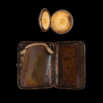CIGARETTETUI OCH PILLERDOSA, silver, Ryssland och Finland, 1900-talets början.