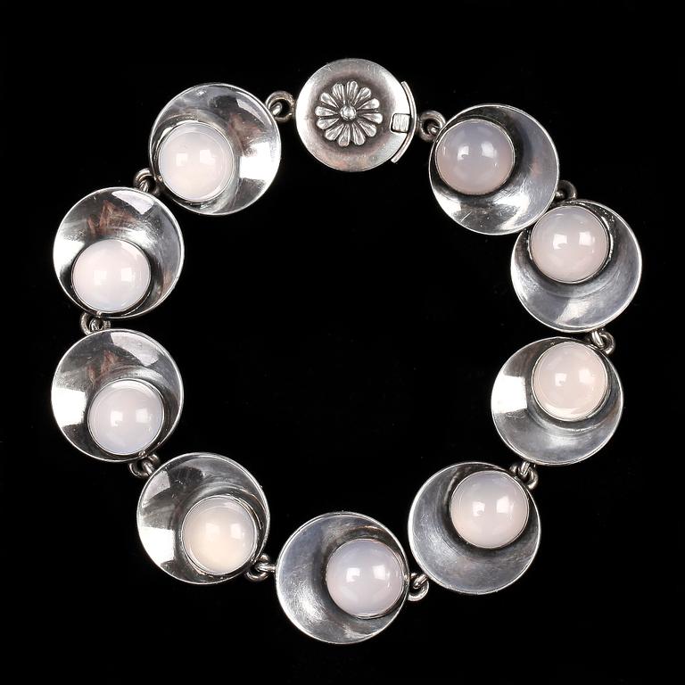 ARMBAND, silver med månsten, Danmark, 1900-talets andra hälft.