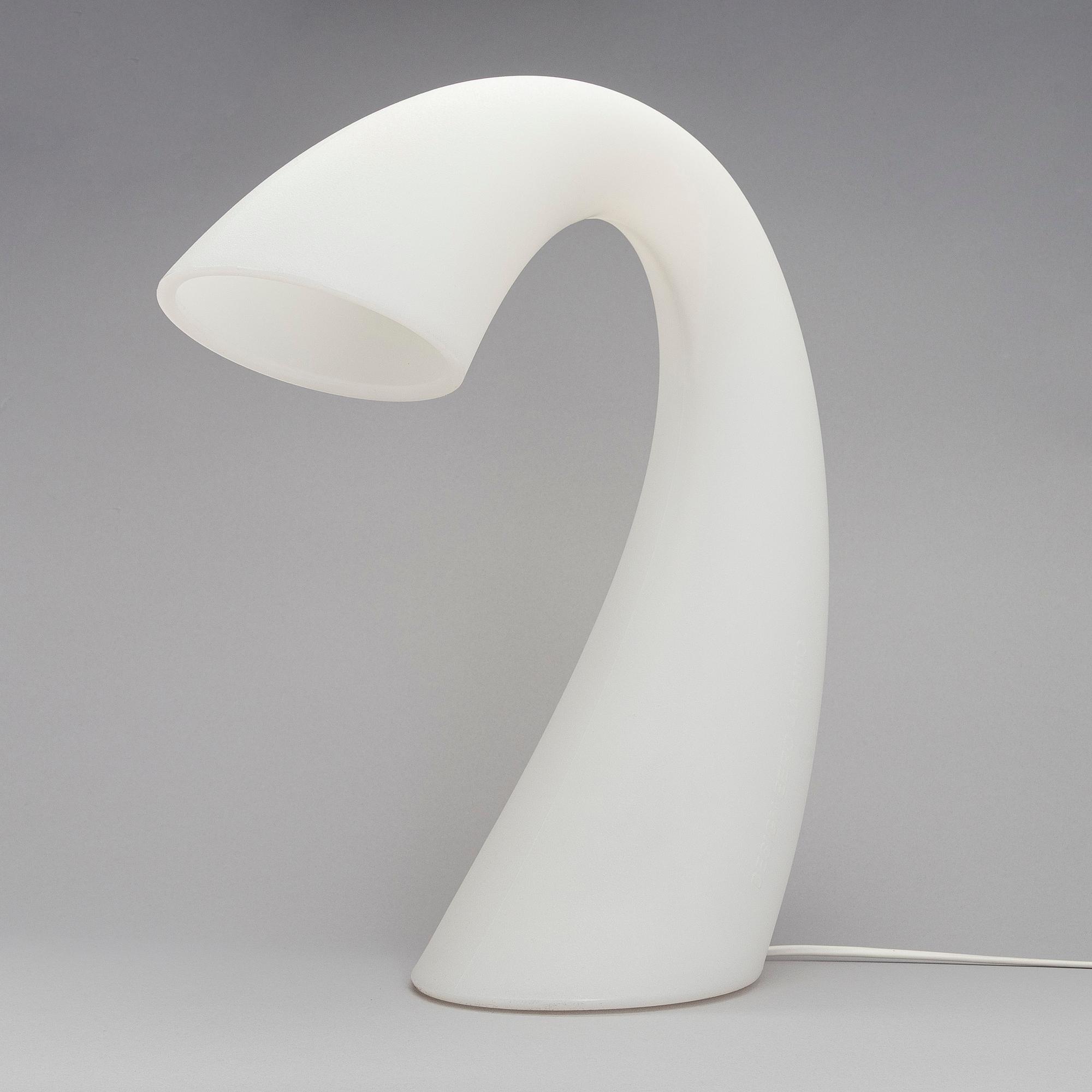 Eero Aarnio, pöytävalaisin "Swan" Melaja Oy, 2007.