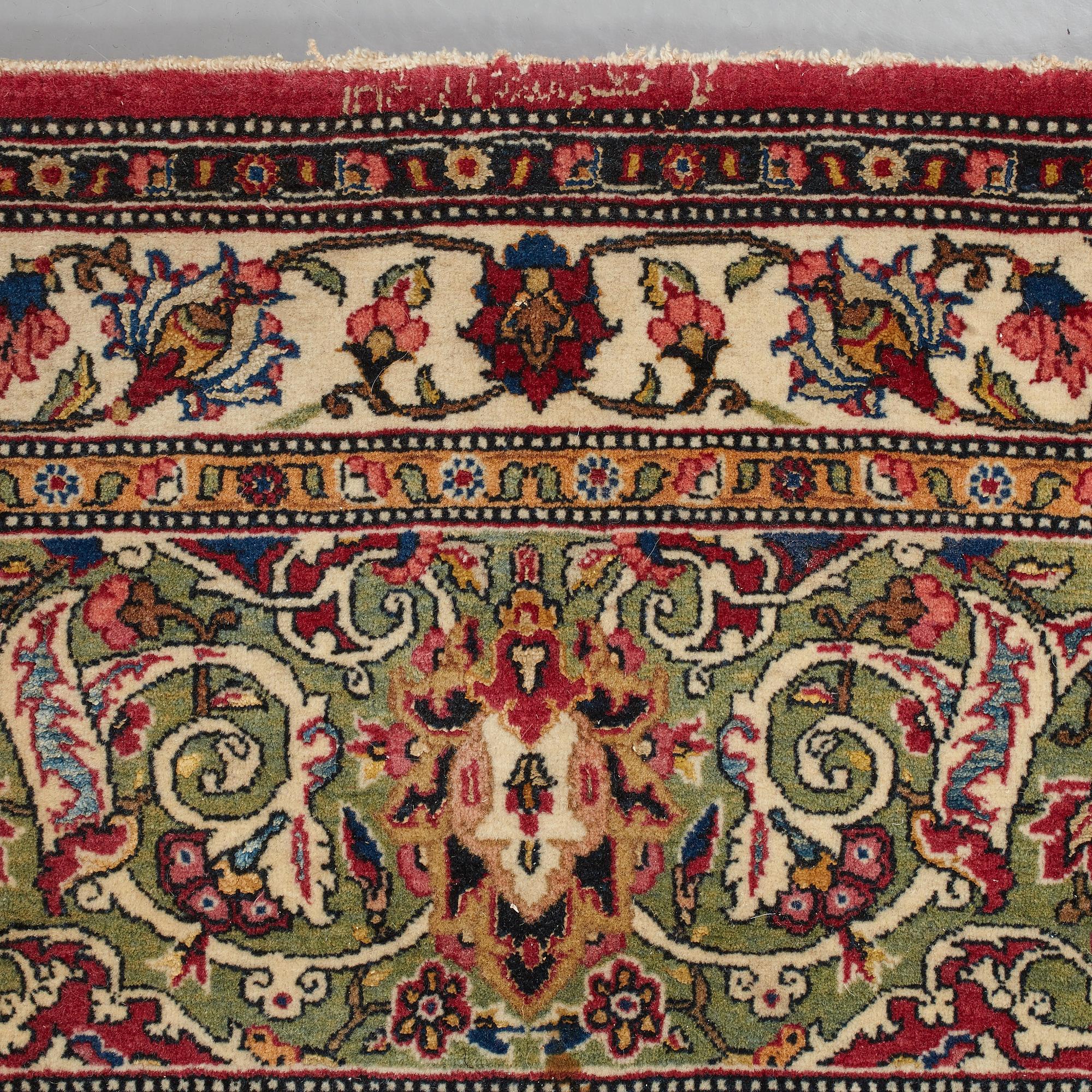 A CARPET, a semi-antique Esfahan park silk, ca 309 x 206,5 cm.