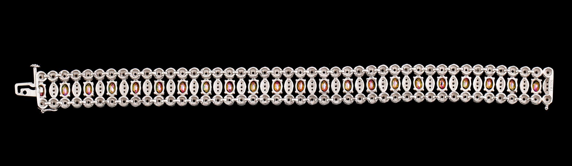 ARMBAND, sterlingsilver, vita och färgade topaser tot ca 17.00 ct.