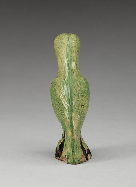 A green glazed figure of a bird, late Qing dynasty.