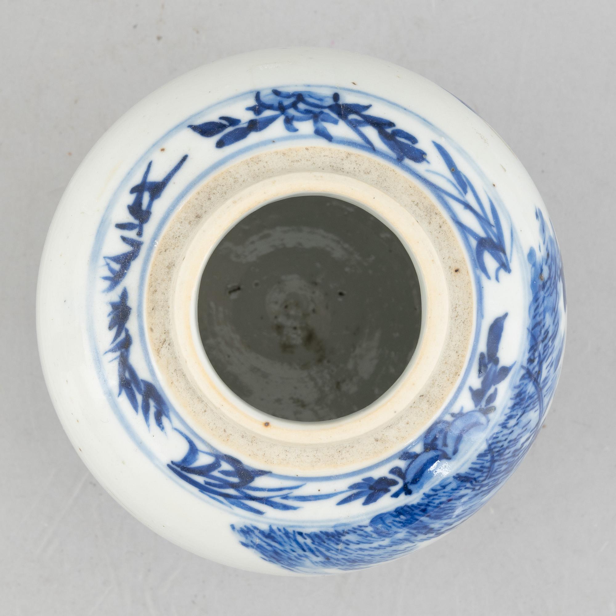 A Chinese vase and an urn with cover, the Qing dynasty, 19th century.