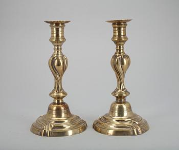 A PAIR OF CANDLESTICKS.