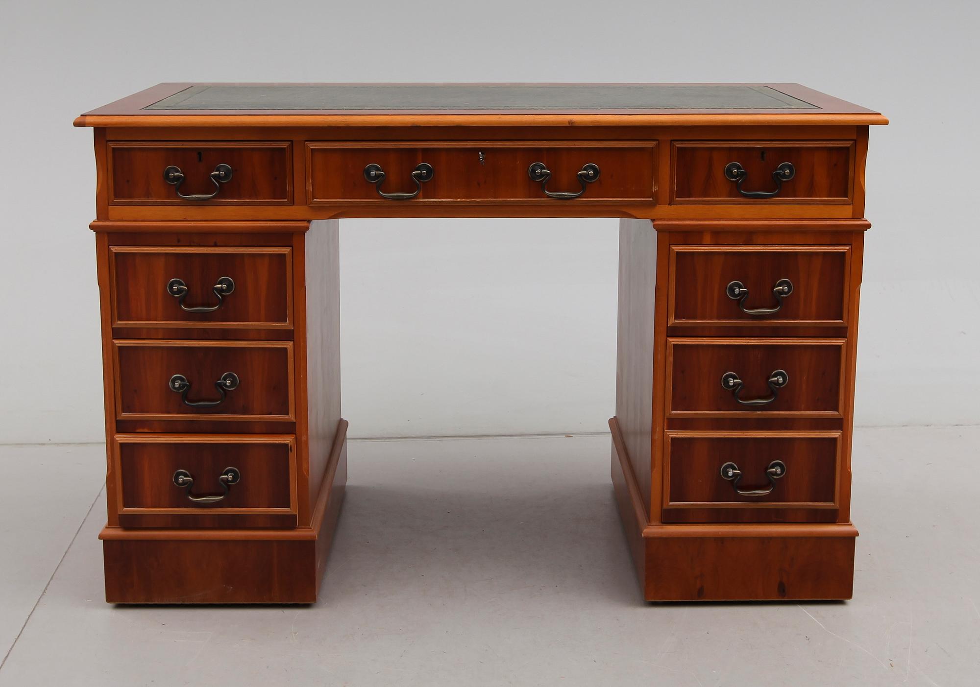 SKRIVBORD, England, 1900-talets andra hälft.