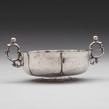 Peter Biörkman, brännvinsskål, silver, Karlskrona 1748.
