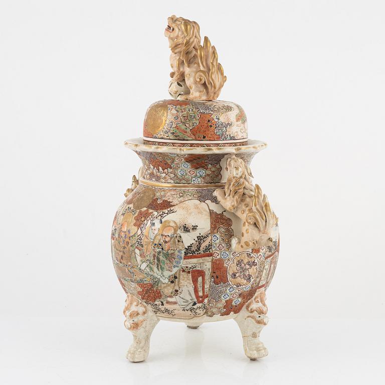 A large Satsuma incensce burner with cover, Japan, Meiji period (1868-1912).