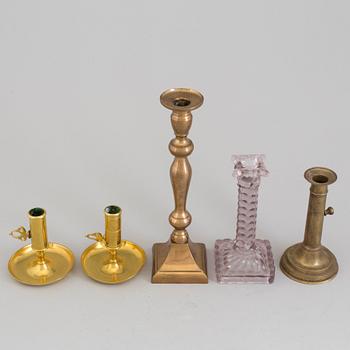 LJUSSTAKAR, 5 st, glas, mässing och brons, 1700-/1800-tal.