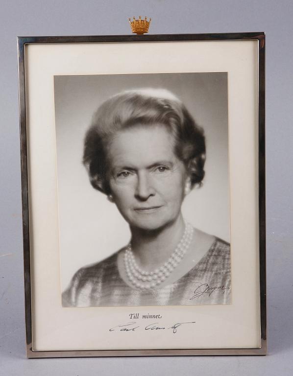 KUNGLIGT FOTOGRAFI, Prinsessan Sibylla, egenhändigt sign av Carl XVI Gustaf, 1970-tal.