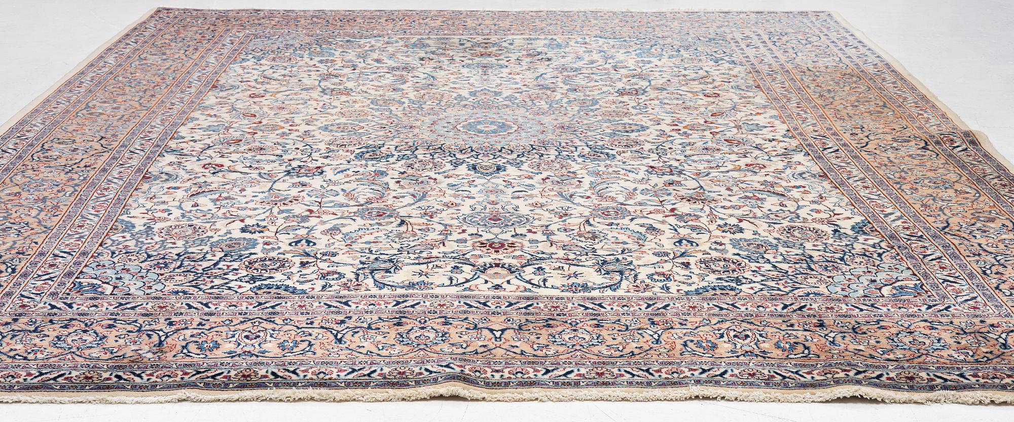 A Tabriz carpet, a. 373 x 286 cm.