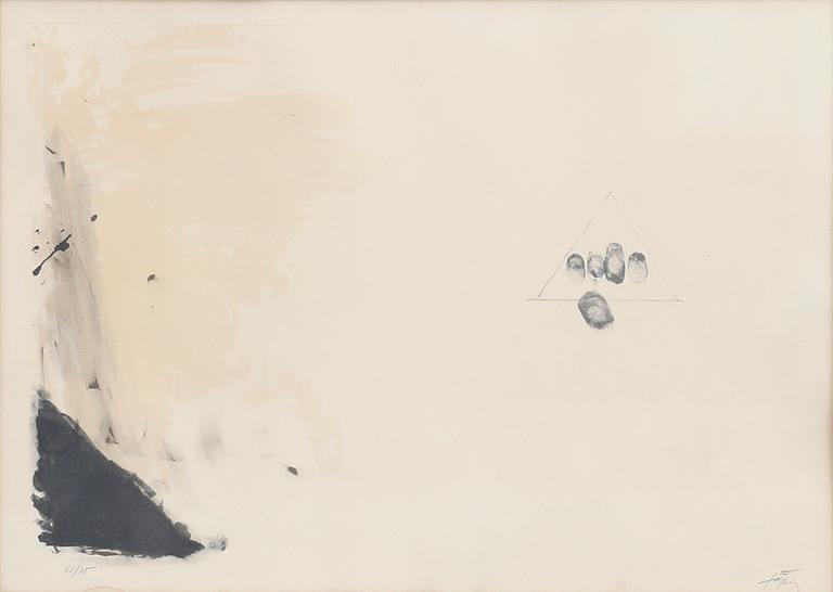 Antoni Tàpies,  "Triangles aux empreintes".