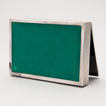 A cigarette case in silver, Dutch import mark ZII.