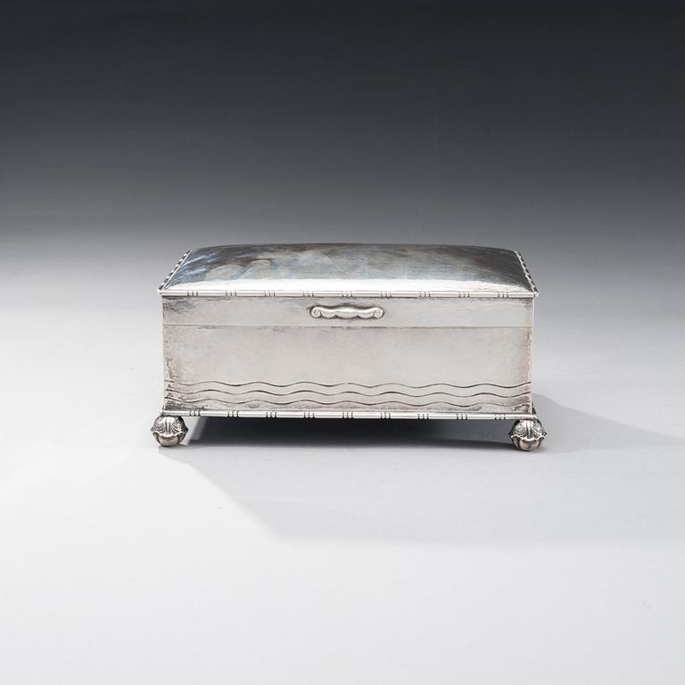 SKRIN, silver, C.G.Hallberg, Stockholm 1922. Vikt 1620 g.