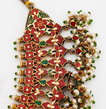 An Indian demi parure comprising a necklace and a pair of earrings.