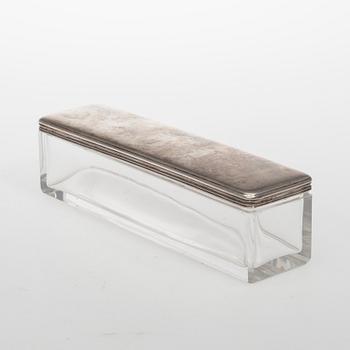TOILETTESKRIN, Ryssland, S:t Petersburg, ca 1900, silver och glas.