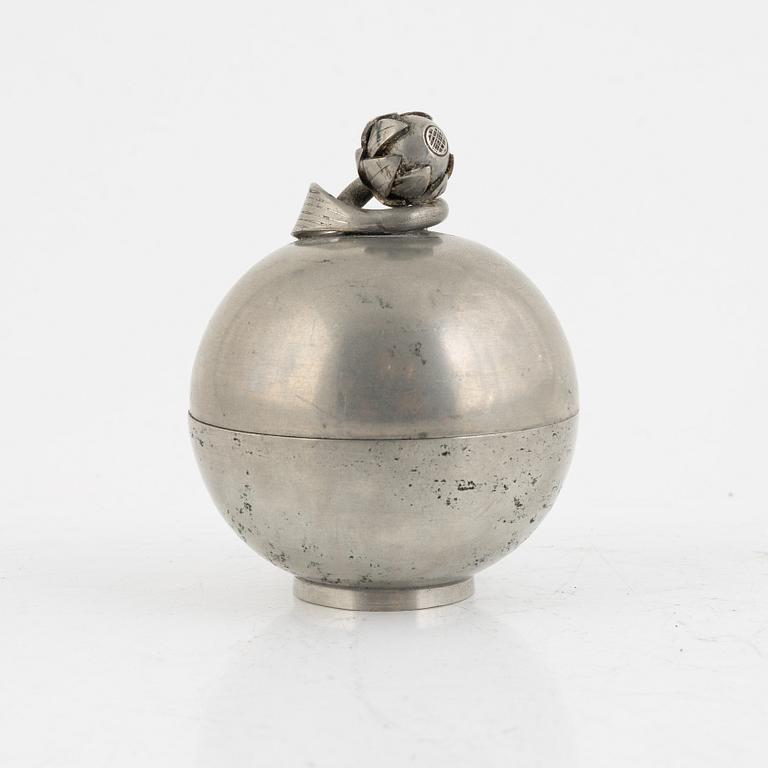 Firma Svenskt Tenn, a pewter bonbonniere model "999", Stockholm 1929.