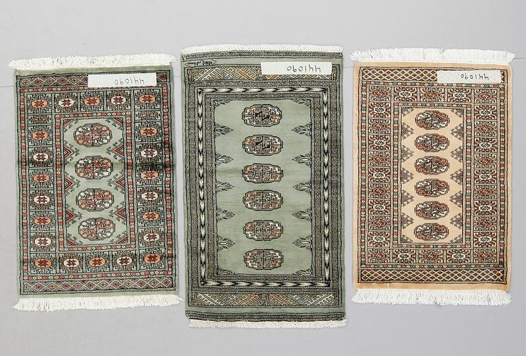 MATTOR, 3 st, Bochara. 2 st 90 x 64 och 105 x 64 cm.