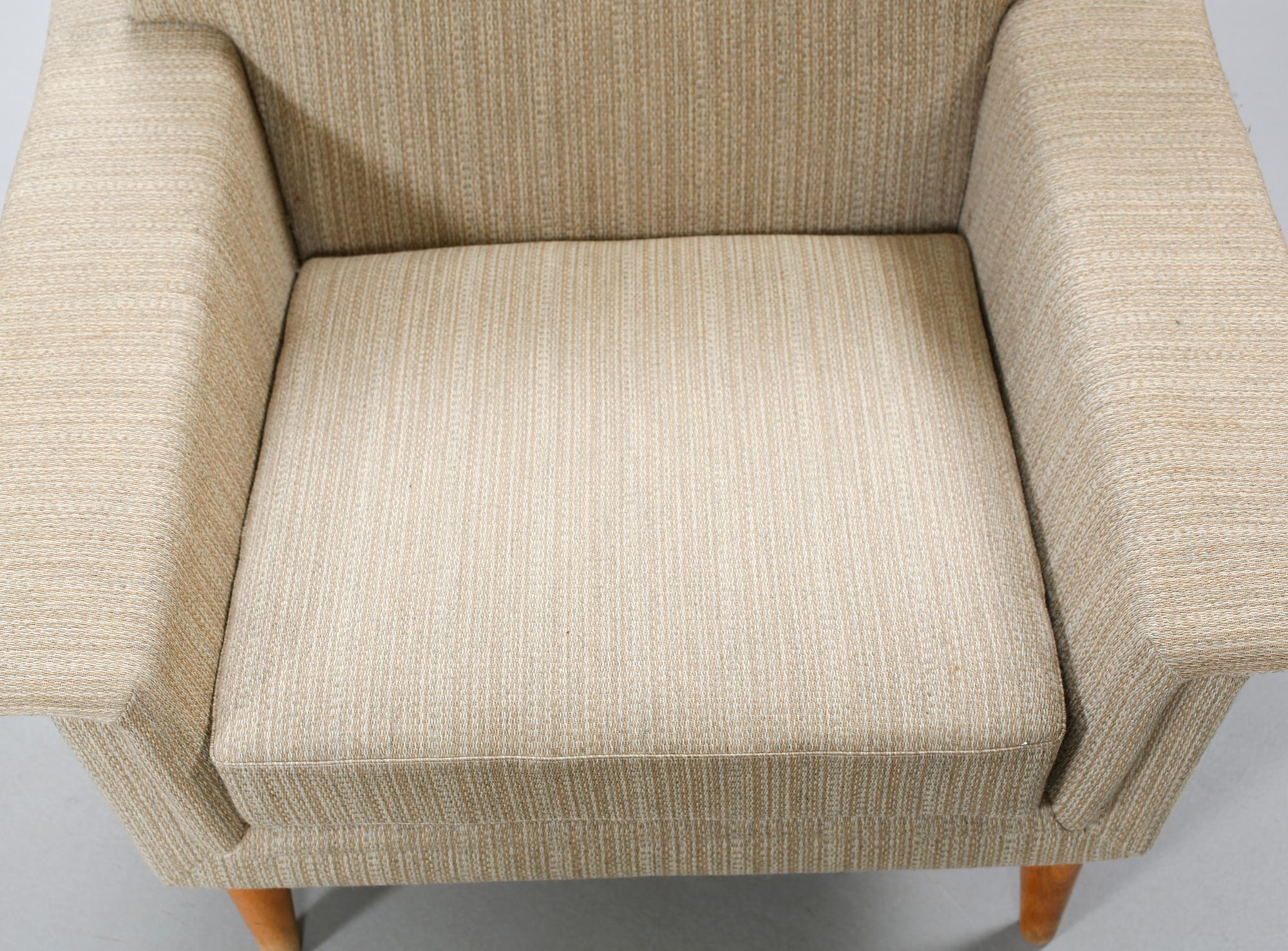A sofa and a lounge chair by Johannes Andersen for Trensum, third quarter of the 20th century.