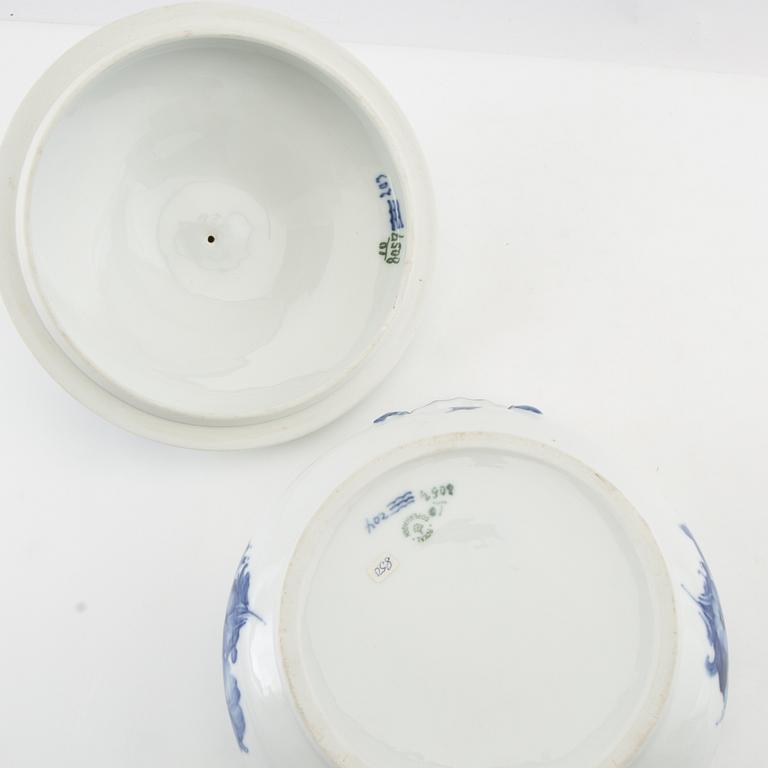 Service approximately 140 pieces "Blue Flower" Royal Copenhagen Denmark 20th century porcelain.