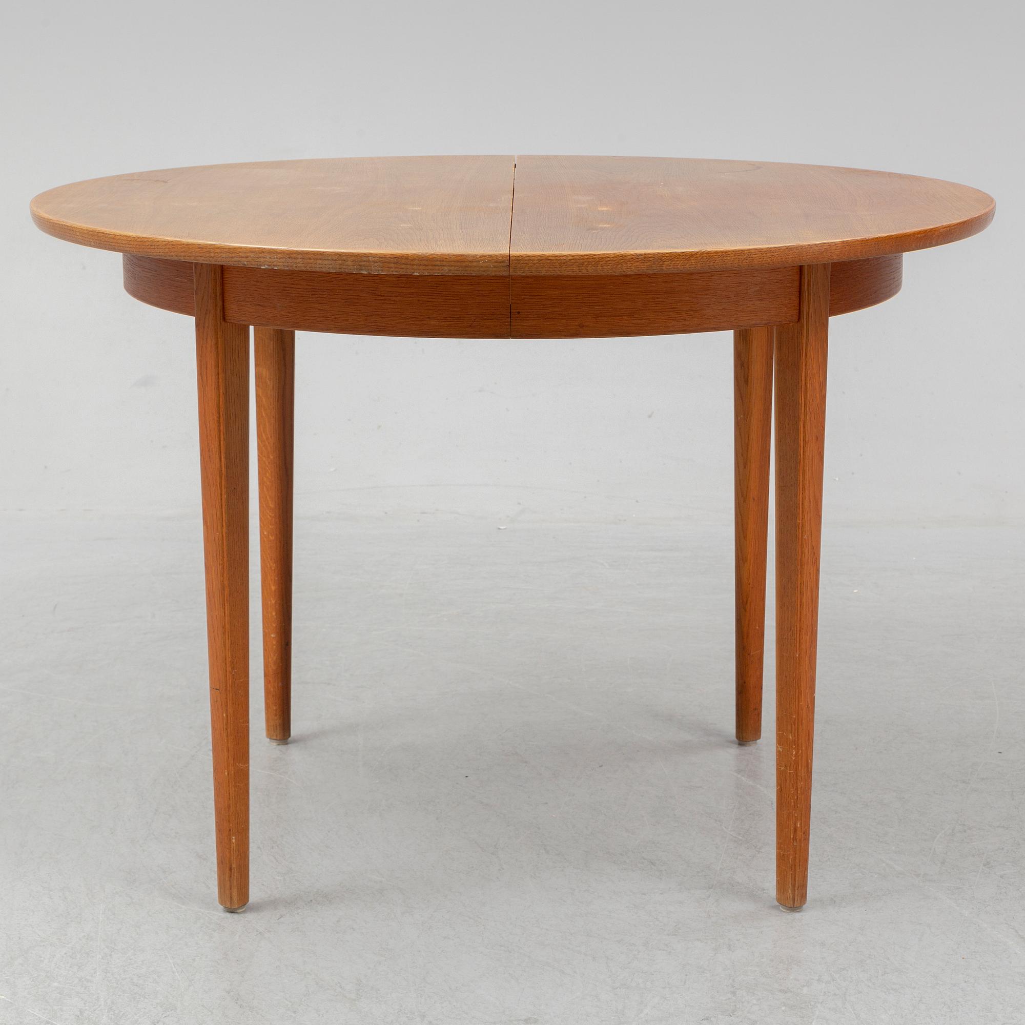 A 'Vardags' dining table by Carl Malmsten.