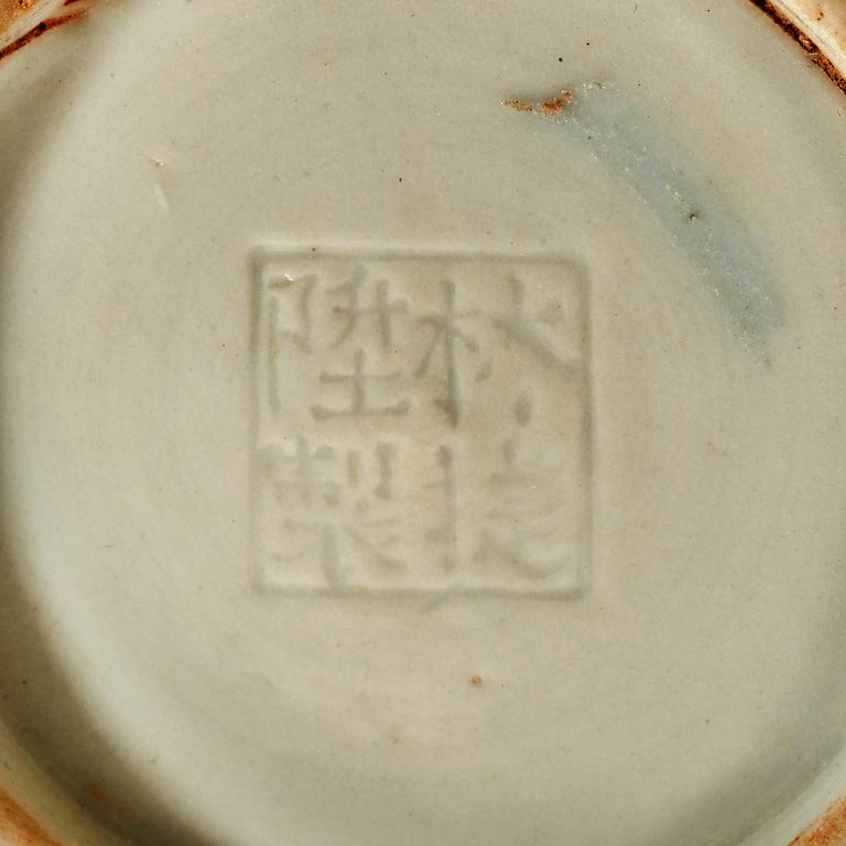 RÖKELSEKAR, blanc de chine. Qing dynastin (1644-1912), med hallmärke botten.
