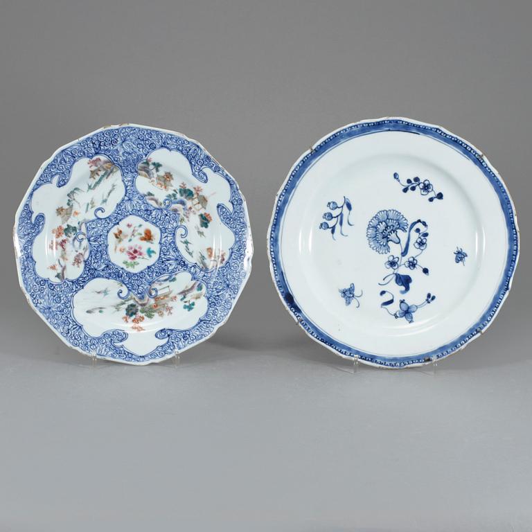 TALLRIKAR, 2 st, porslin, Kina, 1700-tal.