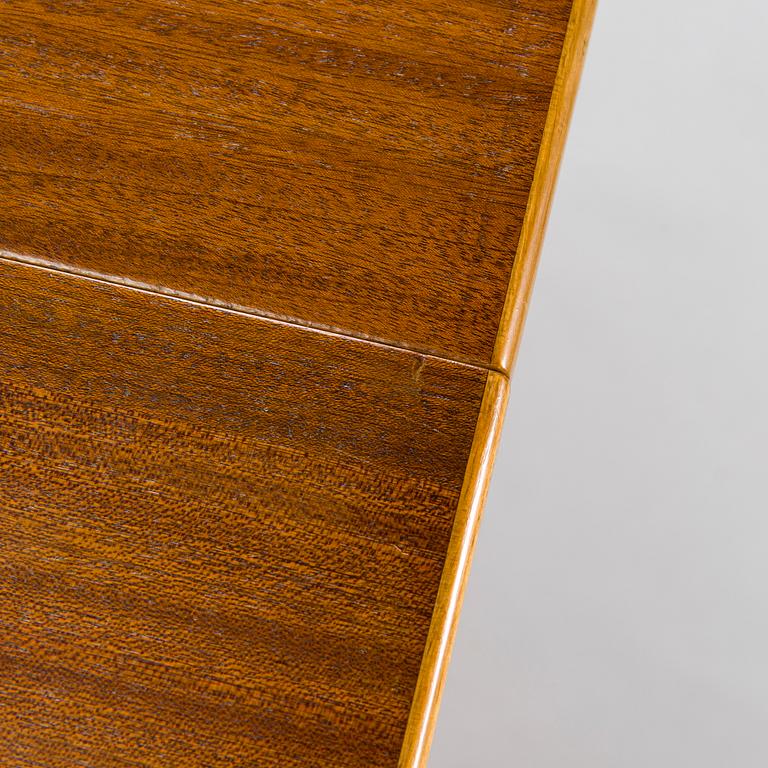 Alvar Aalto, A mid-20th Century '92' dining table for O.Y. Huonekalu-ja Rakennustyötehdas A.B.