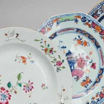 Five Chinese porcelain plates, 18th century / early 19th century.