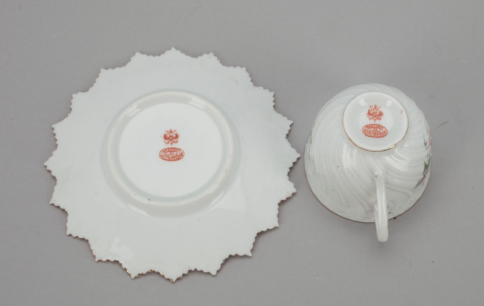 KAFFEKOPP MED FAT, porslin, Kuznetsov, Dulevo-fabriken, Ryssland 1864-1889.