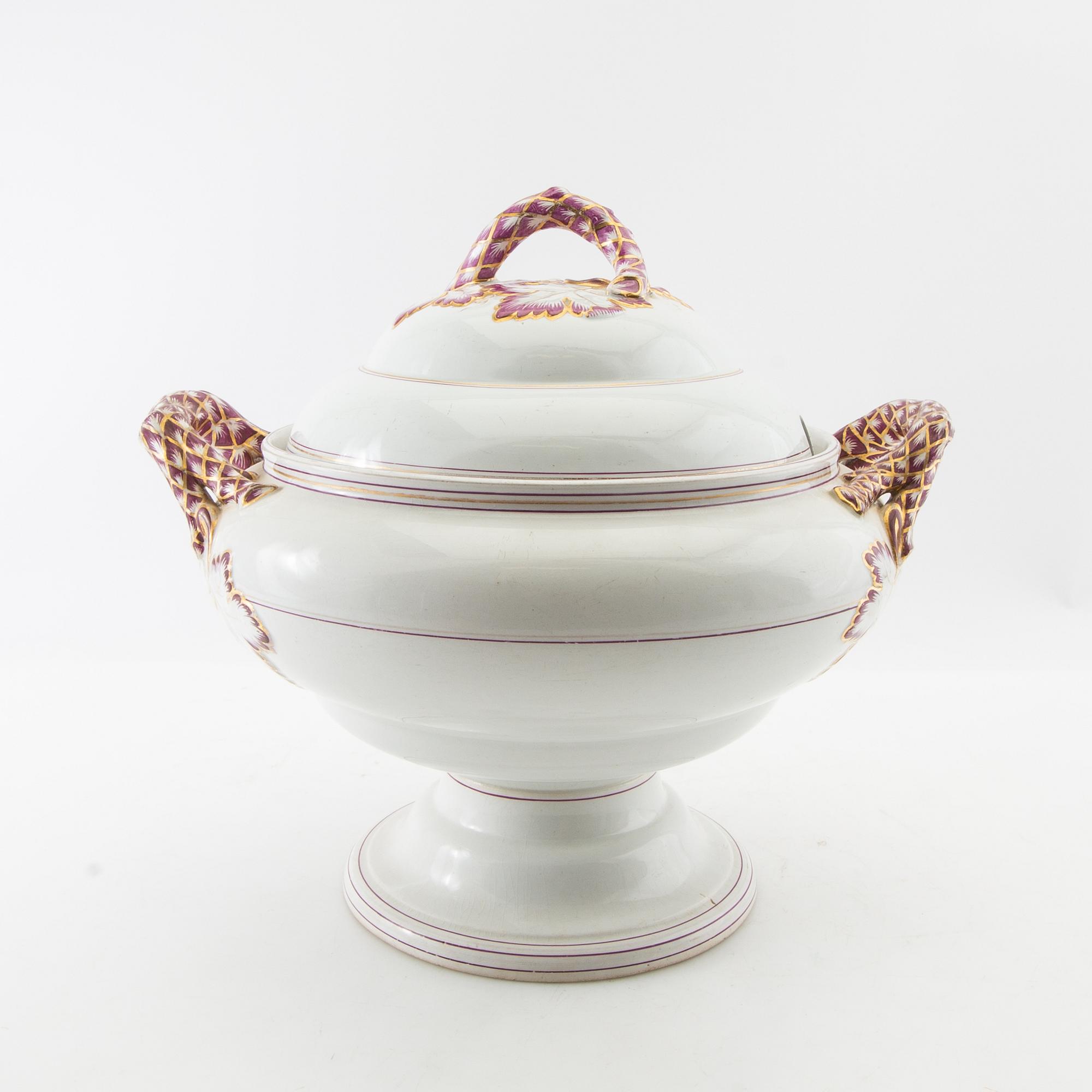 Tureen with lid early 20th century porcelain.
