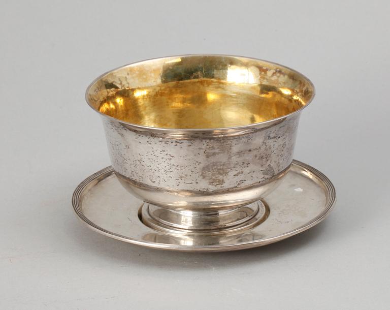 SÅSSKÅL MED FAT, silver, Adolf Zethelius resp Joachim Flodin, Stockholm 1820. Totalvikt 420 gram.