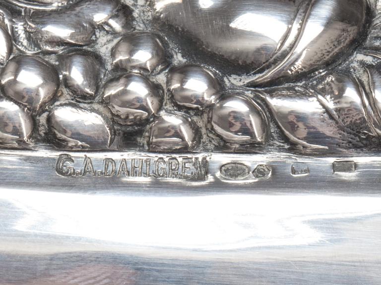 BRICKA, silver G.A Dahlgren, Malmö. Daterad 1919 otydlig årsstämpel. Ca 1740g.