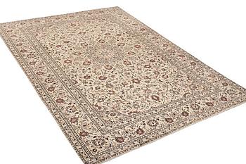 A carpet, Kashan, ca 340 x 238 cm.
