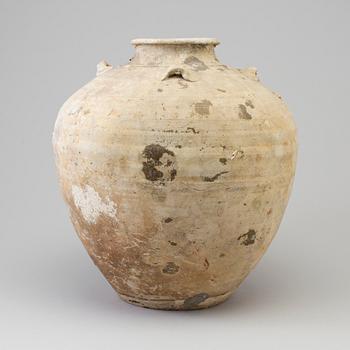 A large jar, presumably Ming dynasty.